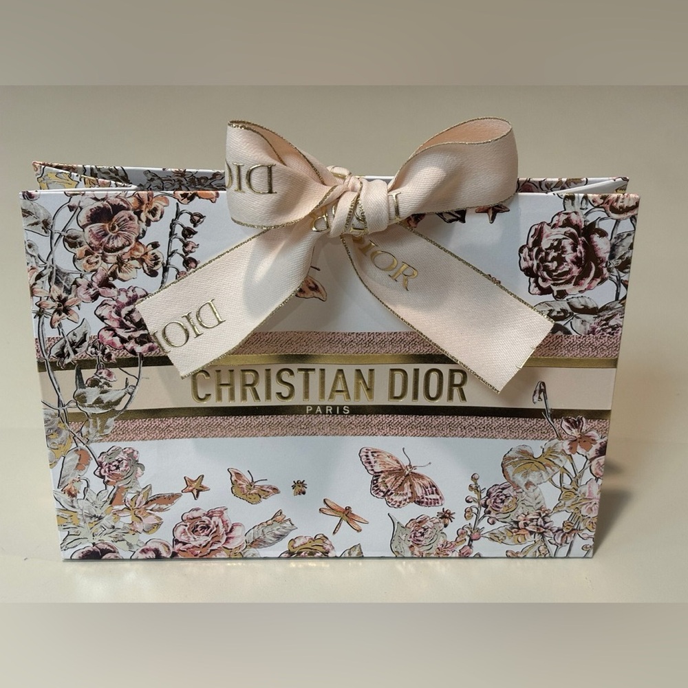 Dior Makeup Set with Gold and Red Accents - Picture 5 of 6
